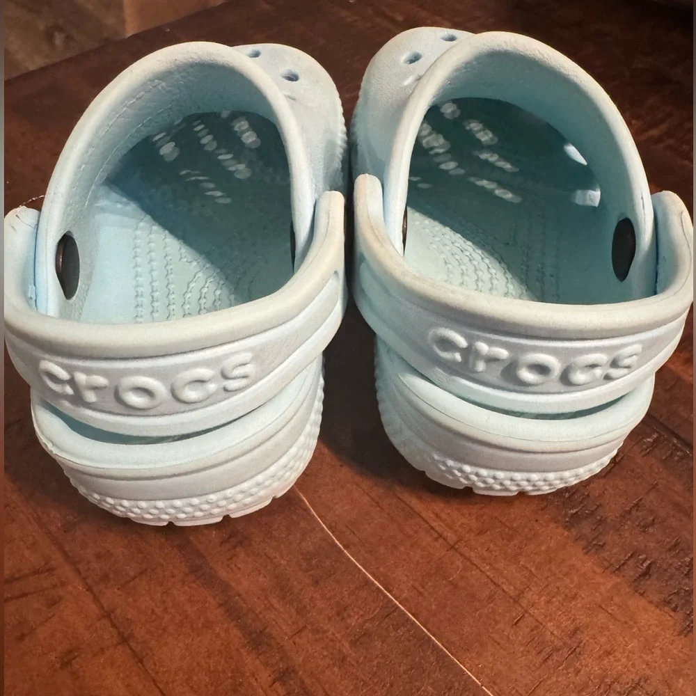Crocs Kids Classic Clog - Light Blue. Child size 4